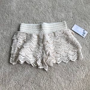 Jolt Ruffle Shorts